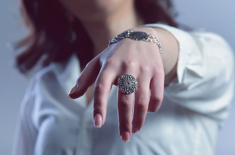 Hiraola's Product Image