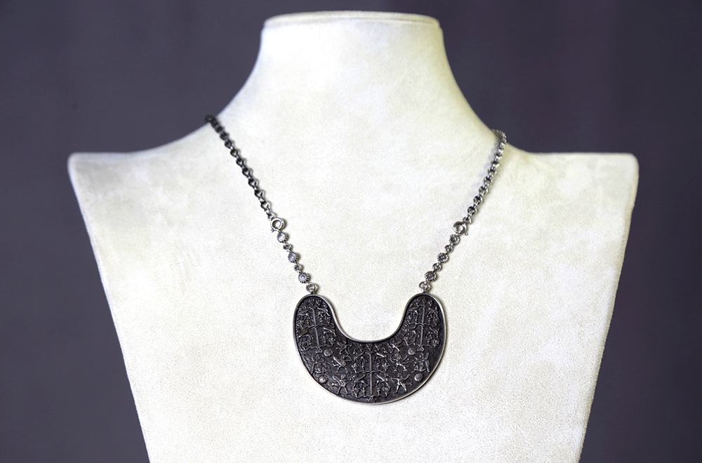 Pendant " Van " with Armenian traditional chain