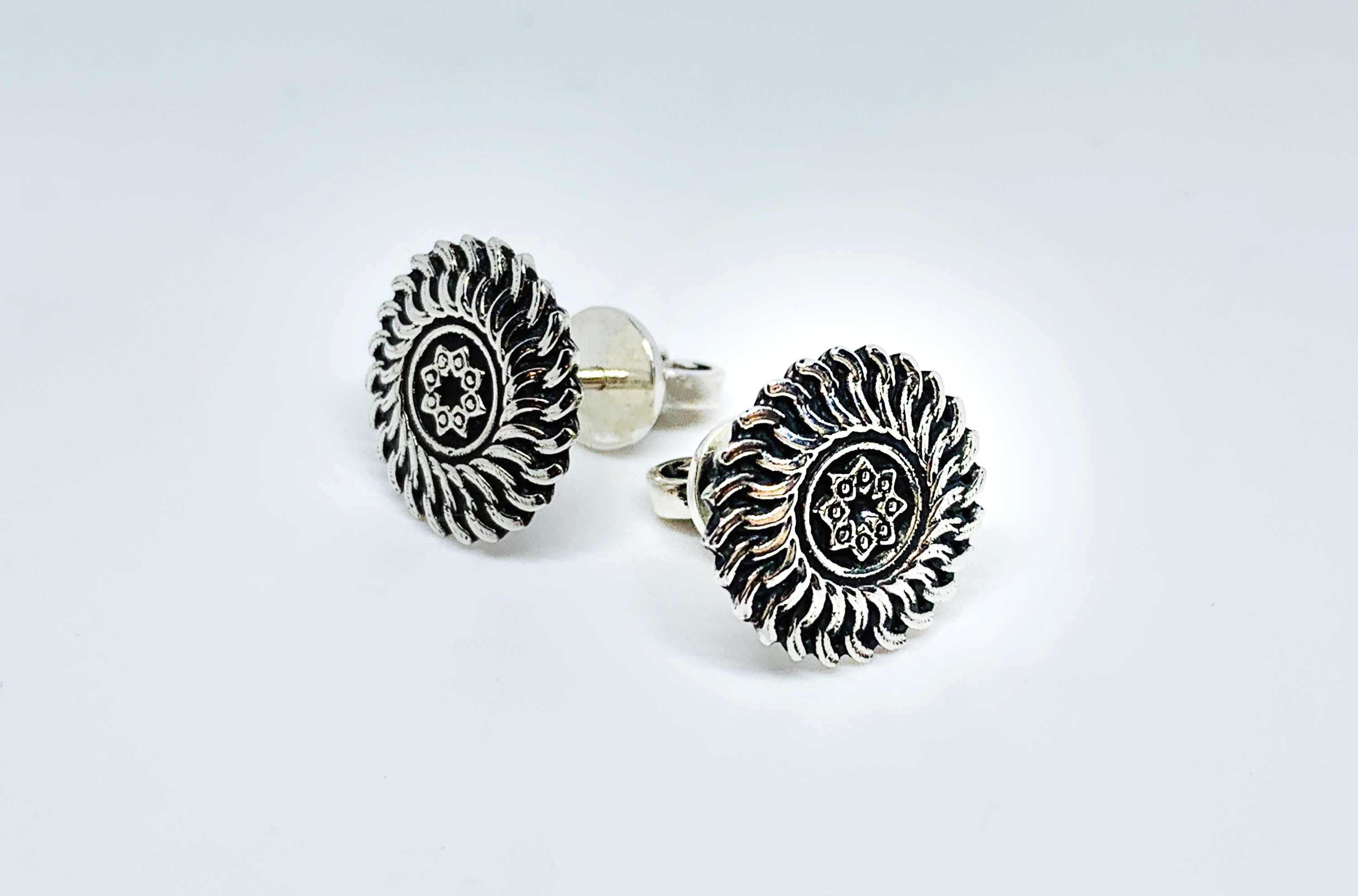 Puset Earring "Tha Sun"