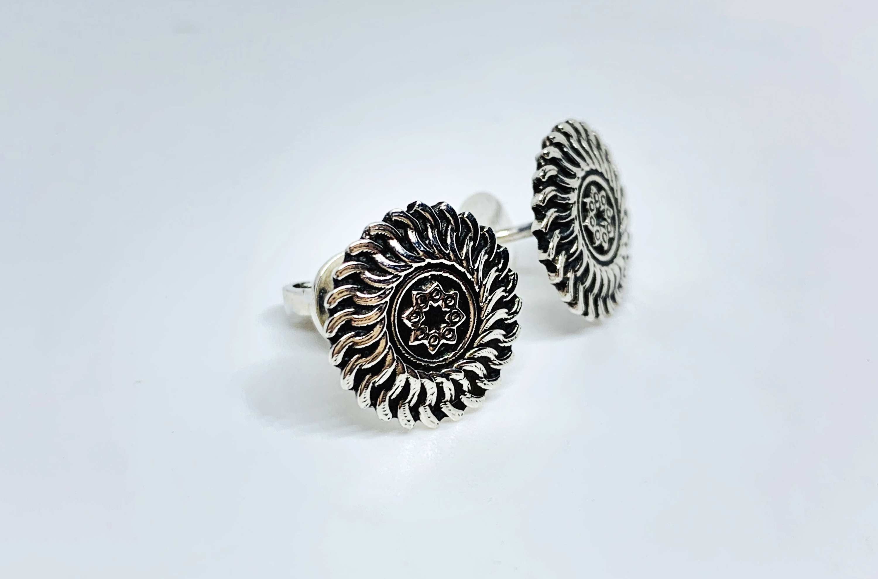 Puset Earring "Tha Sun"