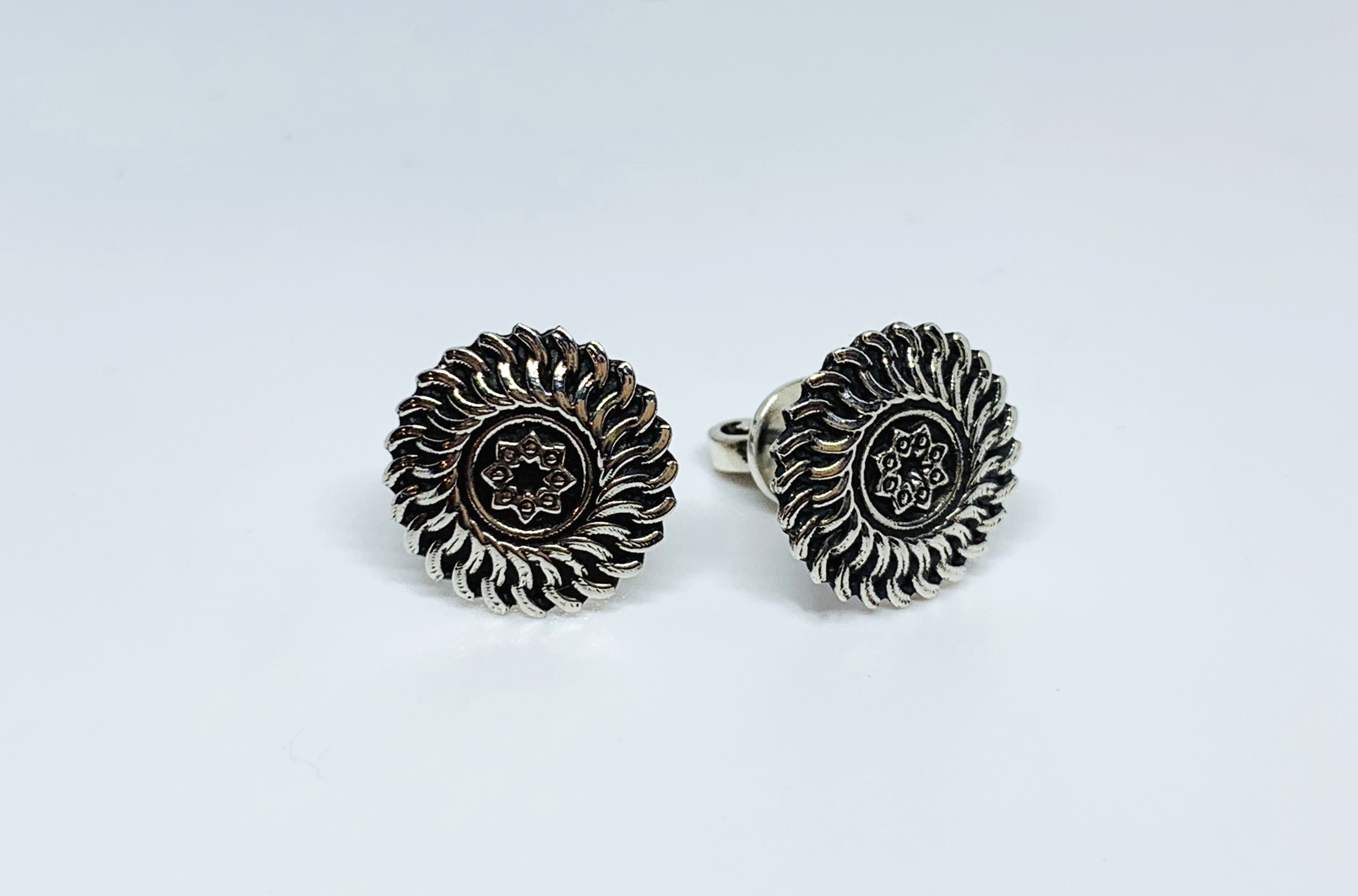 Puset Earring "Tha Sun"