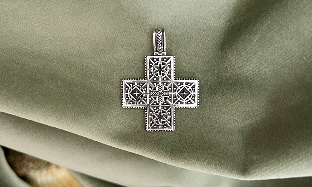  Equal-Armed Cross for woman "Gatanakhsh"
