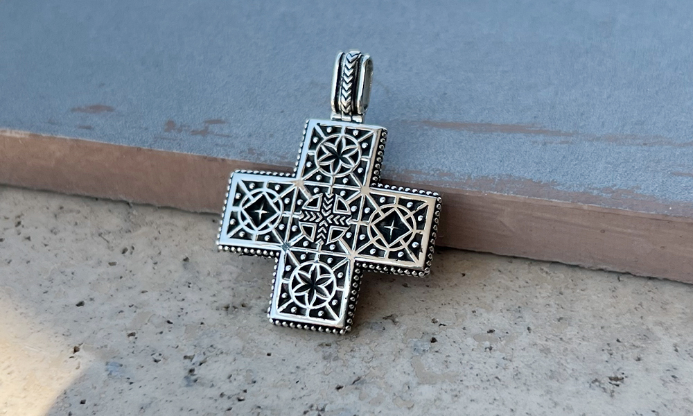  Equal-Armed Cross for woman "Gatanakhsh"