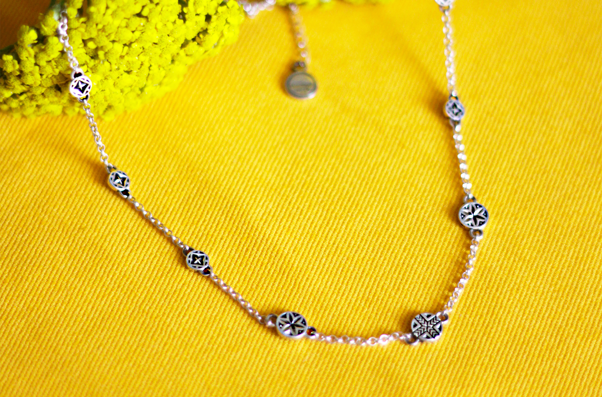 Hiraola's Product Image