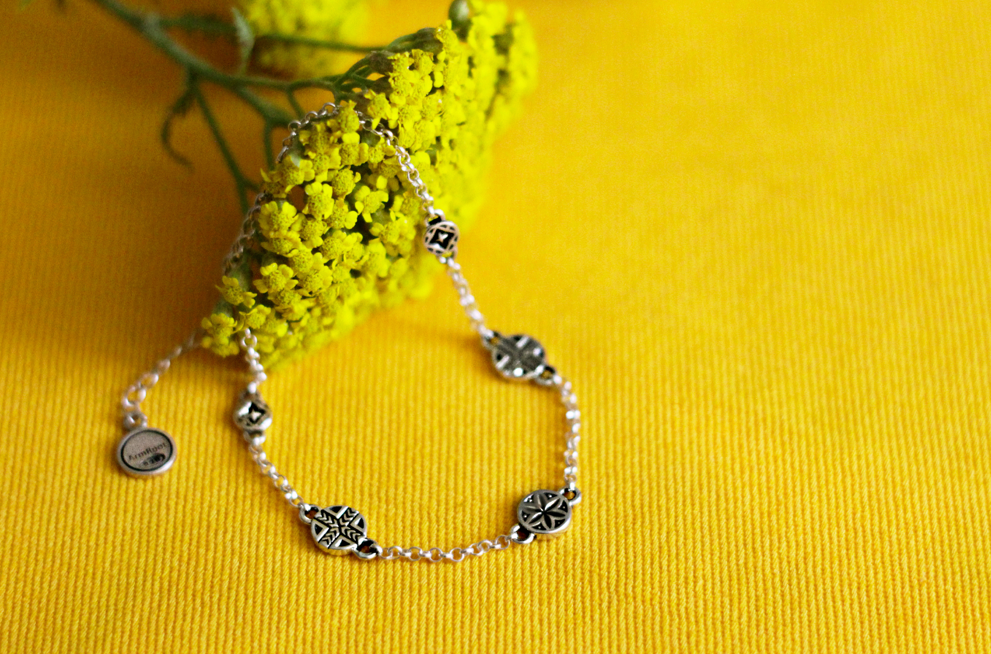 Hiraola's Product Image